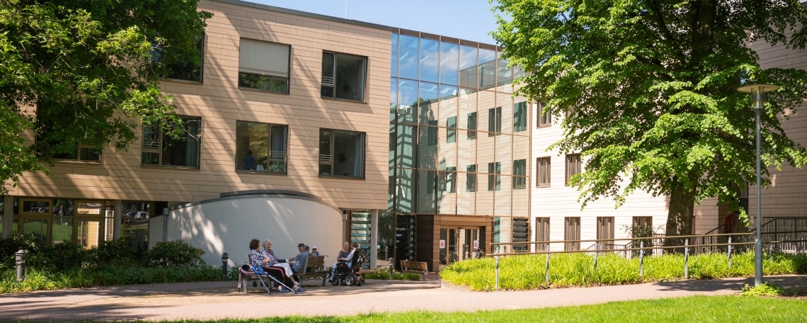 Mitarbeiter*in/Pflegehelfer*in (m/w/d) für den Patiententransport, 1. Bild